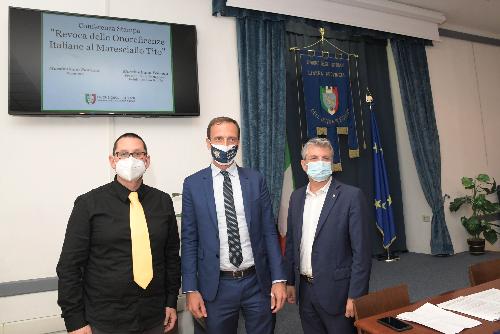 Da sinistra il presidente dell'Unione degli Istriani Massimiliano Lacota, il governatore Fedriga e l’on. Massimiliano Panizzut